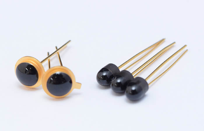 Phototransistor (Ptr)